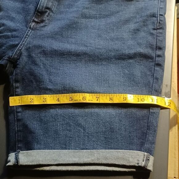 663442....Universal Thread Denim Shorts Size 18WR, 38" Waist 8" Inseam 10" Rise - Picture 7 of 8